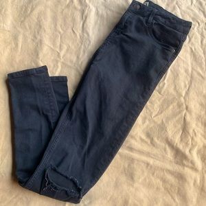 TOPSHOP MOTO JAMIE BLACK RIPPED JEANS. SIZE 30